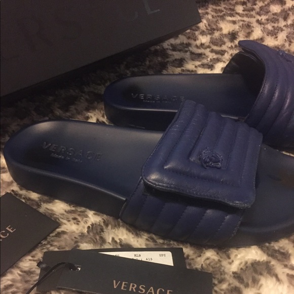 Authentic Versace Men’s Pool Slides - Picture 2 of 8